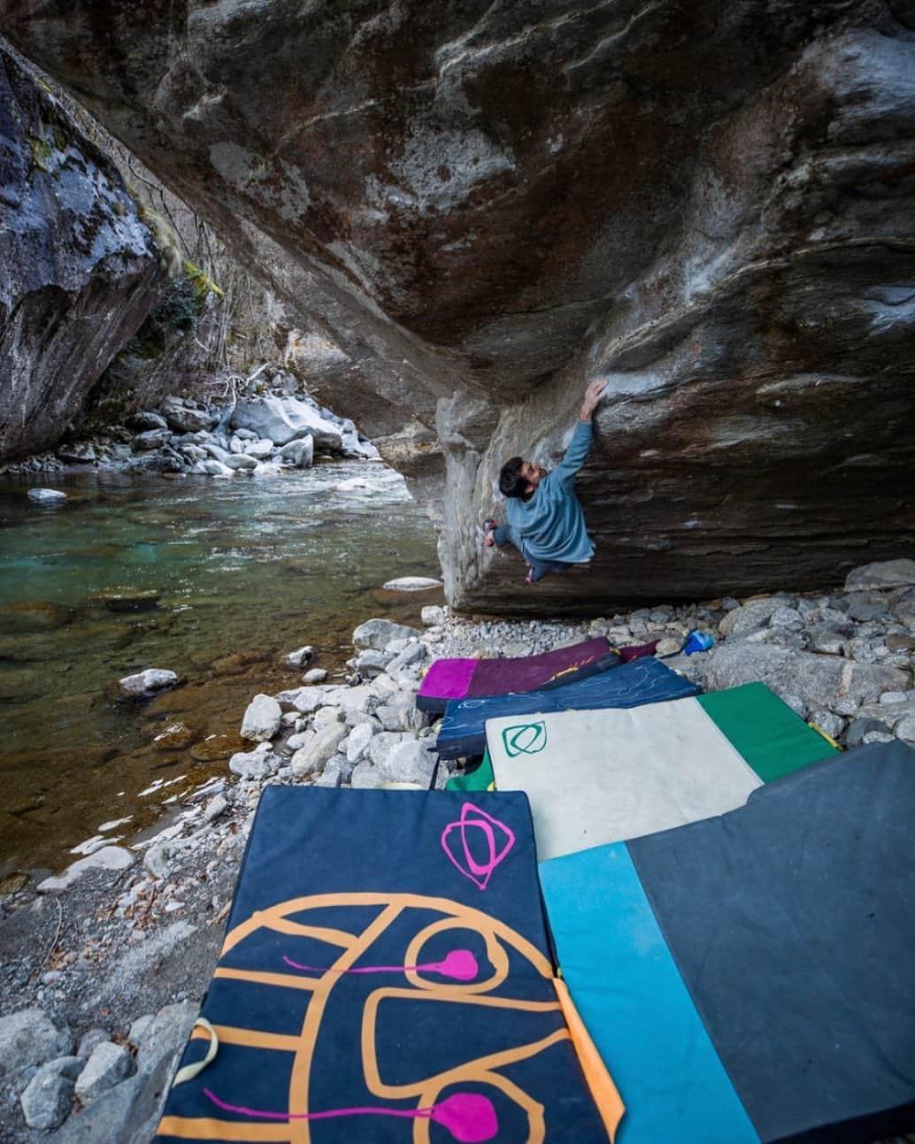 ポール・ロビンソンのインスタグラム：「Here’s on from Switzerland that I got super close to but had to head back to the USA because of covid-19. This is Squalo bianco from @giuliano_cameroni such a classic. Can’t wait to get back for this one when traveling is ok again! #bouldering photo @lizzy.ellison」