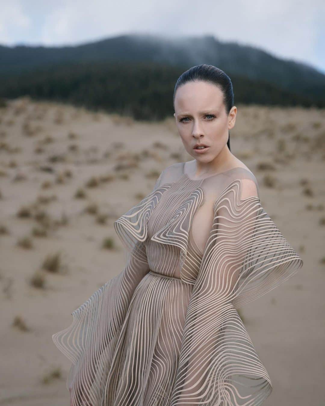 アリー・エックスのインスタグラム：「June Gloom Lyric Video out now on YouTube. Link in stories. Wearing incredible couture piece from @irisvanherpen Aeriform collection. 📷 @burtoo」