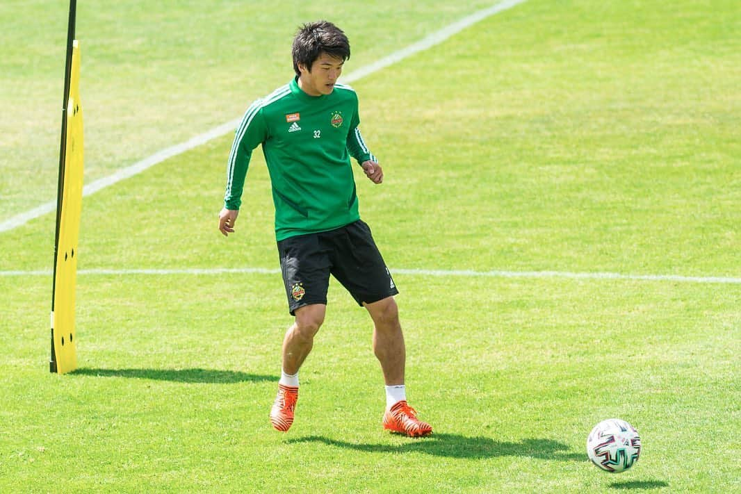 北川航也さんのインスタグラム写真 - (北川航也Instagram)「. Restart 💚🤍 @red_ring_shots . #skrapidwien」5月9日 3時13分 - koya_kitagawa_23