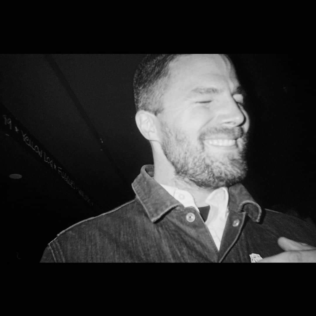 エミリー・ベット・リカーズのインスタグラム：「Happy Birthday to this dude who changed my life and is my favourite unlicensed chiropractor. Love you buddy.」