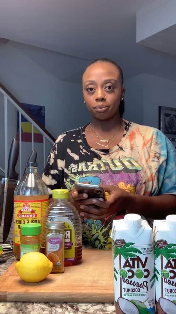 Vita Coco Coconut Waterのインスタグラム：「Making a health + wellness mocktail with @amarimonster」