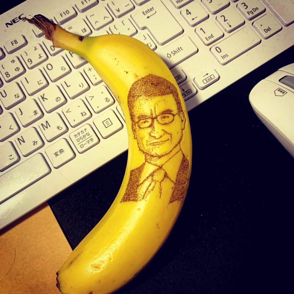 エンドケイプのインスタグラム：「#河野太郎  #防衛大臣  #バナナ #バナナート #バナナアート」