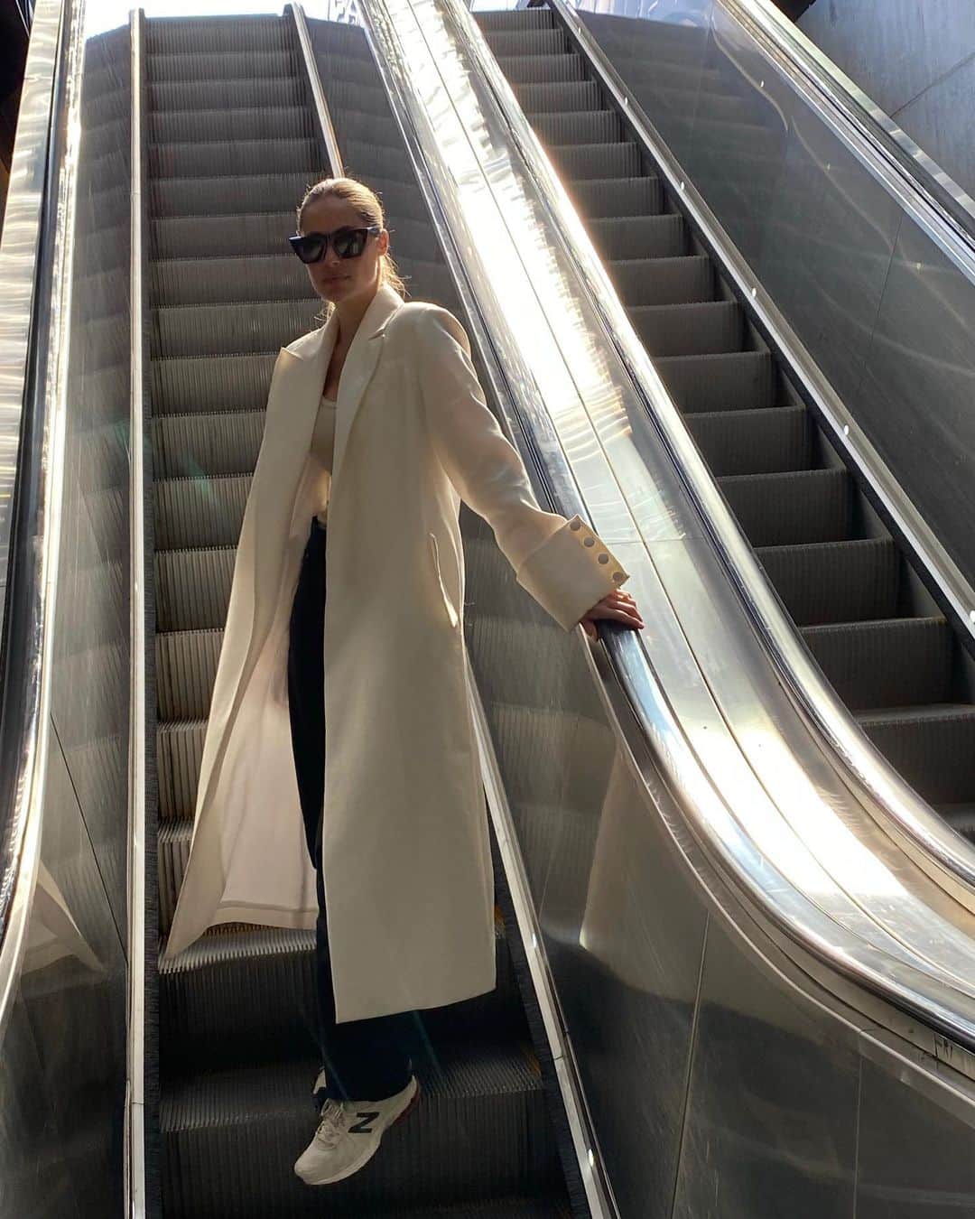 Mathilde Goehlerのインスタグラム：「Off to work」