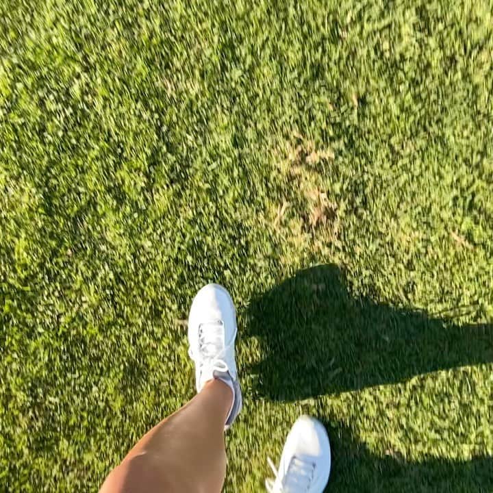ミンジー・リーのインスタグラム：「Beautiful places like these with my @eccogolf shoes ❤️ . . . . Stay Safe everyone🙏🏽」