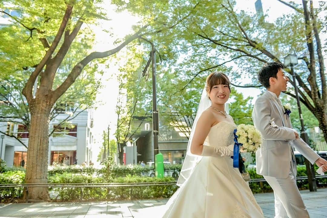 アニヴェルセル 表参道 公式さんのインスタグラム写真 - (アニヴェルセル 表参道 公式Instagram)「* 『表参道の並木道をウェディングドレスで』 * 「この会場で結婚式を挙げるのが憧れでした💗」 * そう言ってくださるおふたりが歩くのは、表参道の風が心地良い並木道。 行き交う人々の中で、おふたりは特に輝いていますよね✨ * これから始まるパーティへの期待に胸を躍らせながら、腕を組み歩くおふたりの表情がとても印象的です😊 * ウェディングドレスで表参道の中心を歩く非日常感は、おふたりにとって一生の想い出に。 特別な場所で理想のご結婚式をお迎えください✨ * * * * @anniversaire_omotesando * * * * #アニ嫁 #アニスタグラム #アニヴェルセル #オリジナルウェディング #アニヴェルセル表参道 #weddingfilm #結婚式レポ #結婚写真 #式場探し #大人婚 #花嫁準備 #おしゃれ花嫁 #ウェディング準備 #東京花嫁 #ウェディングレポ #結婚式場探し #結婚式場 #ウェディングフォト #ブライダルフォト #結婚式写真 #表参道 #新郎新婦 #花嫁 #新婦 #ウェディングパーティー #ウェディングドレス #ウエディングドレス #結婚写真 #前撮り #anista_bigday」5月8日 19時01分 - anniversaire_omotesando