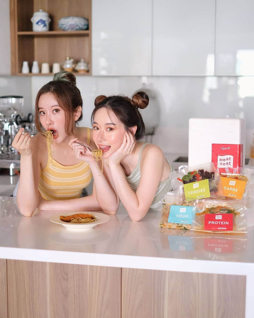 エリッサ・ヤマダのインスタグラム：「Copy and pasta 🍝👭🏻 @dafitheat  @jessyamada and I are happy to announce that you can now enjoy @dapurfit's #HealthyServedTasty meals anytime and in any way you like at the comfort of your own home! 🏡  YES, @dapurfit sekarang udah ada versi FROZEN nya, yaitu @dafitheat! Menu, preparation, ingredients, nutrition, SEMUA SAMA dengan @dapurfit 😍  Bedanya, dengan @dafitheat kalian jadi bisa STOCK makanan sehat yang enak di rumah, dan kalian bebas pilih mau meals yang mana aja. Mau protein doang boleh, veggies doang bolehh, carbs doang juga bolehhh! 😆  Harganya gimana? Super affordable as we are offering a special price during COVID-19 situation (check out @dafitheat's Highlight titled 'PRICELIST')! 👌  Rest assured, all meals are freshly prepared (made-to-order) with high quality ingredients and following strict hygiene procedures to ensure that you are well nourished ♥️ . Yuk, #SediaMakananSehat di rumah dengan #DafitHeat! :)」