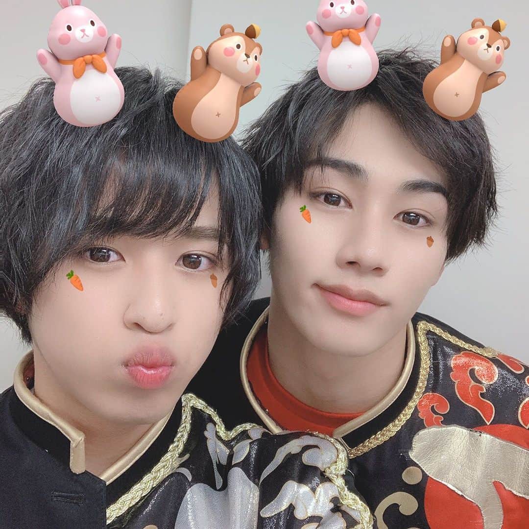 祭nine.のインスタグラム：「ﾋﾄｺﾏ。 . snowシリーズ⛄️📸✌️ ❤️🤍 . 🐰🐿🐰🐿🐰🐿🐰🐿🐰🐿🐰🐿 🐿🐰🐿🐰🐿🐰🐿🐰🐿🐰🐿🐰 . . 今週はいかがお過ごしでしたか?🧚‍♀️💫 . 浦上は今までこんなこと無かったのに 急にタピオカが飲みたくなってうずうずしてるよ🤢 . ぱおん🥺🐘 . . 明日はたくさん配信しますよーー！ 🏮12:00〜LINE LIVE 「祭nine.のまつリモート」 💗17:00〜FENT LIVE 「本田剛文のしゃべくり本ちゃん〜リモート編〜」 . 楽しみやあ〜〜^ ^ いっぱい笑いましょうね😛👐 . #祭nine. #浦上拓也 #寺坂頼我 #まつリモート #stayhome」