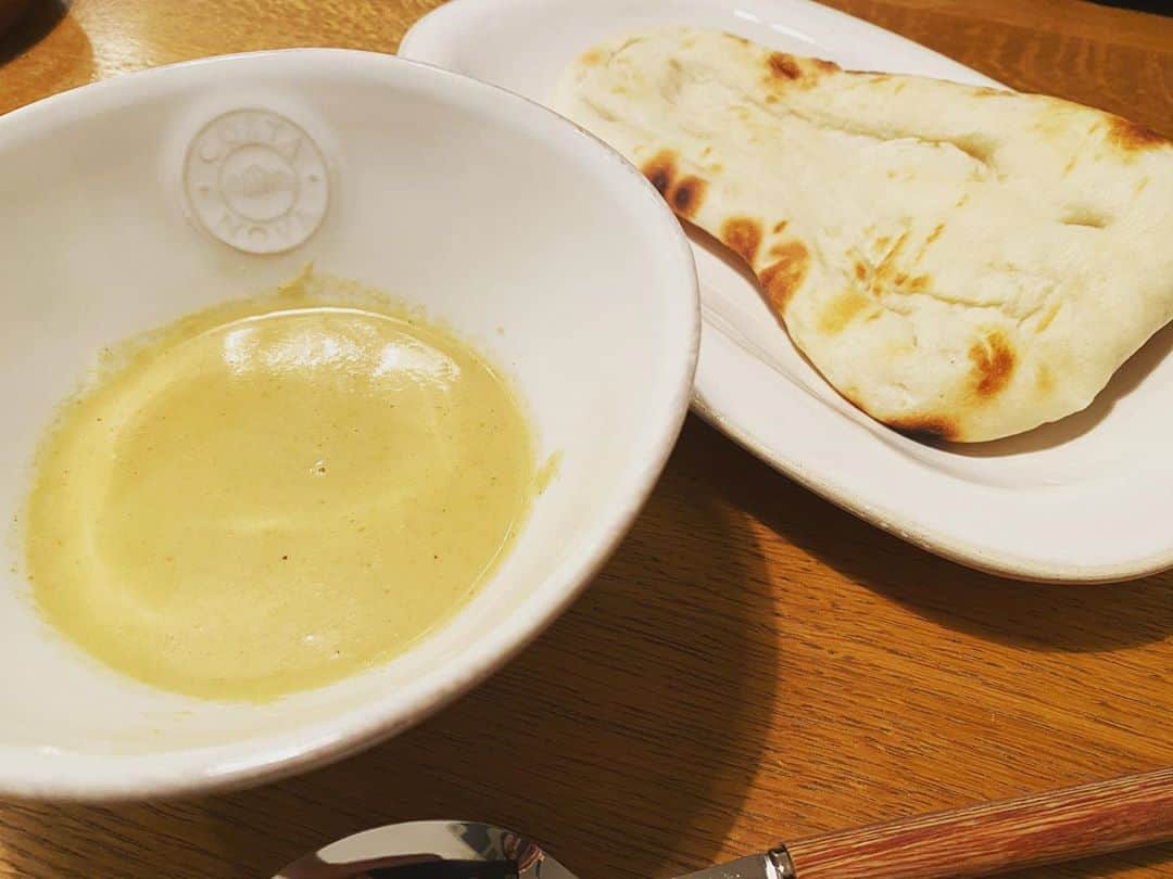 川口春奈さんのインスタグラム写真 - (川口春奈Instagram)「ヴィーガンカレー🍛 米でもナンでもうまし。ぺろりや。ともやさんが作る料理が大好きだー。コロナが落ち着いたら真っ先にniceに行きたい🍴今度は野菜とか焼いちゃってもっと盛り付け頑張ります☺︎」5月8日 19時42分 - haruna_kawaguchi_official
