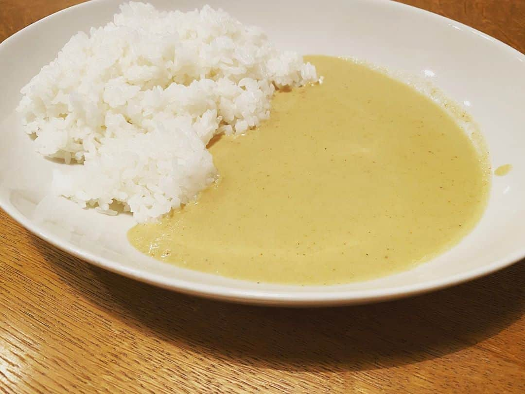 川口春奈さんのインスタグラム写真 - (川口春奈Instagram)「ヴィーガンカレー🍛 米でもナンでもうまし。ぺろりや。ともやさんが作る料理が大好きだー。コロナが落ち着いたら真っ先にniceに行きたい🍴今度は野菜とか焼いちゃってもっと盛り付け頑張ります☺︎」5月8日 19時42分 - haruna_kawaguchi_official