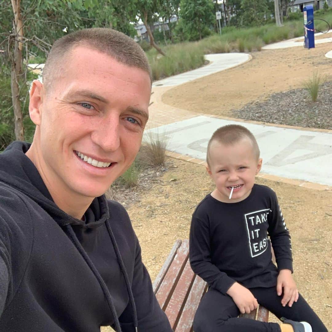 ミッチェル・デュークのインスタグラム：「Massive positive out of all this madness! The extra time spent with this little energiser bunny 😍💙 #familytime #myboy」