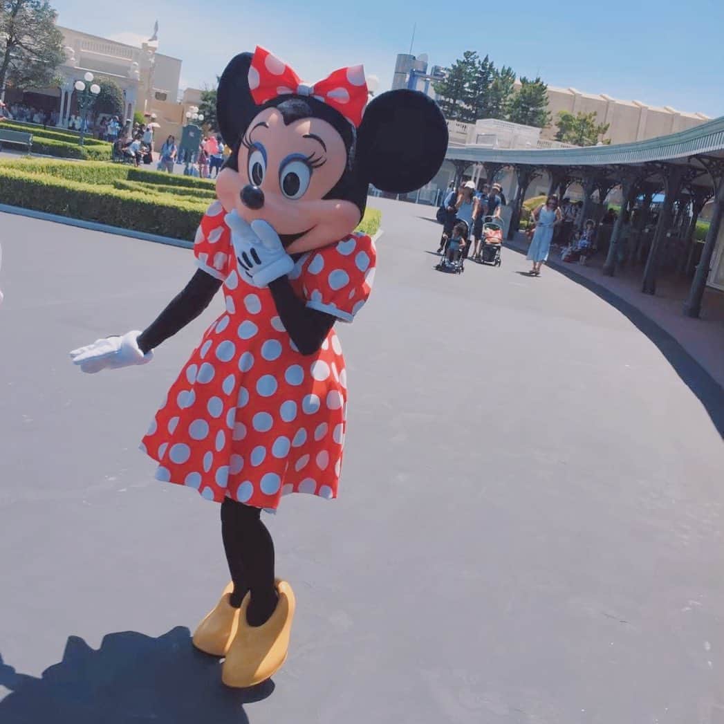福長優のインスタグラム：「..... はやく会いに行きたいね🌈🌈🌈 #disneyland」
