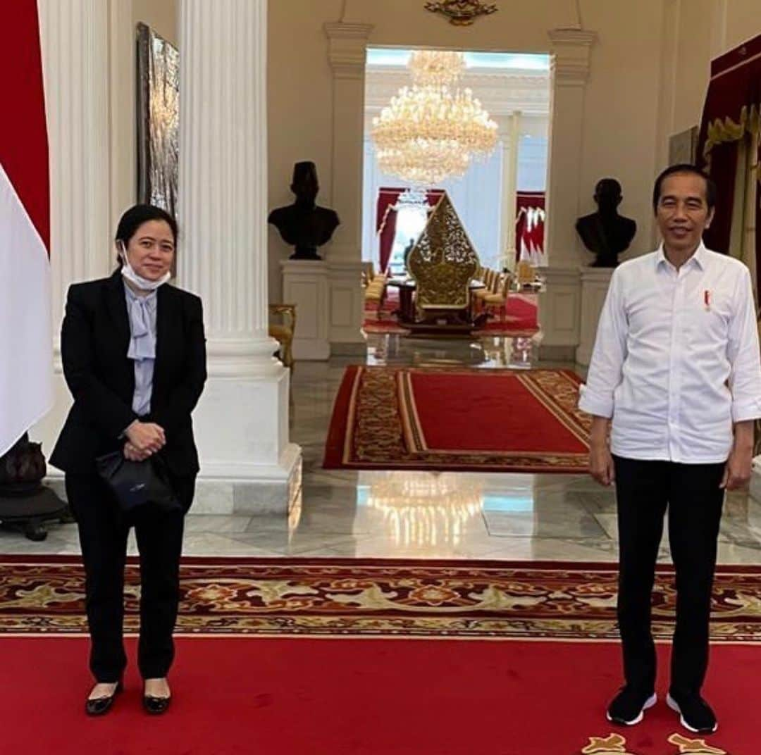 大槻ひびきさんのインスタグラム写真 - (大槻ひびきInstagram)「Diskusi, bertukar pikiran dengan Presiden @jokowi hari Selasa kemarin tentang berbagai hal yang terkait penanganan Covid-19 di Indonesia. . Berbagi informasi terkait hal-hal yang sedang, sudah, dan akan dilakukan dalam sinergi antara Eksekutif dan Legislatif. . #GotongRoyonguntukIndonesia 🇲🇨🇲🇨🇲🇨」5月8日 20時23分 - puanmedia