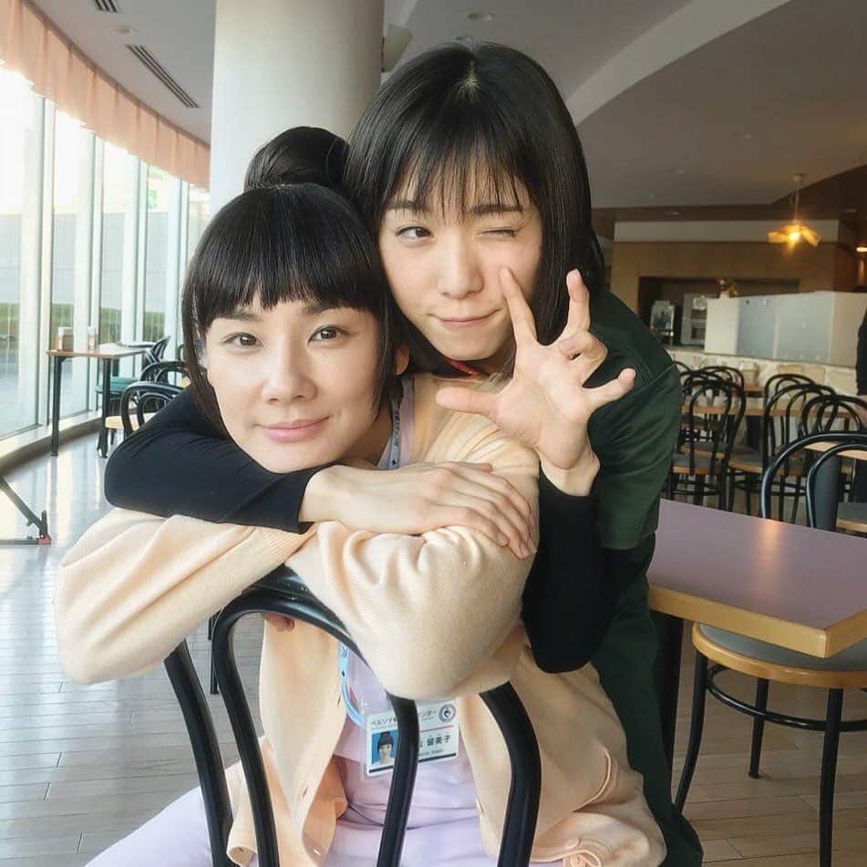 松岡茉優　ファンアカウントのインスタグラム：「. 今夜もコウノドリ♡♡ . #松岡茉優#吉田羊#コウノドリ#綾野剛#坂口健太郎#星野源#かわいい#2020#女優#俳優#声優#アイドル#モデル#映画#ドラマ#CM#アニメ#日本#Japan#cute#smile#instagood #beautiful#happy#love#おすすめ#いいね#Instagram#Twitter#茉優ちゃん823」