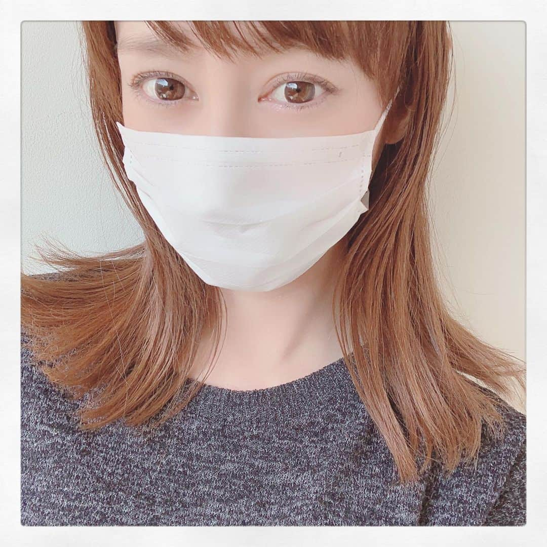 秋山莉奈のインスタグラム：「無事、抜糸が終わりました⭐︎ 麻酔が切れた後、痛みもありましたが、我慢できるくらいでした(*´꒳`*) 応援してくれた皆さん、ありがとうございました!! 今は、前駆陣痛の痛みとたたかってます💦  このまま陣痛きちゃうんじゃないかとドキドキ…  まだ正産期じゃないから、もう少しお腹に居てね☺︎ #シロッカー手術  #シロッカー抜糸 #前駆陣痛 #秋山莉奈」