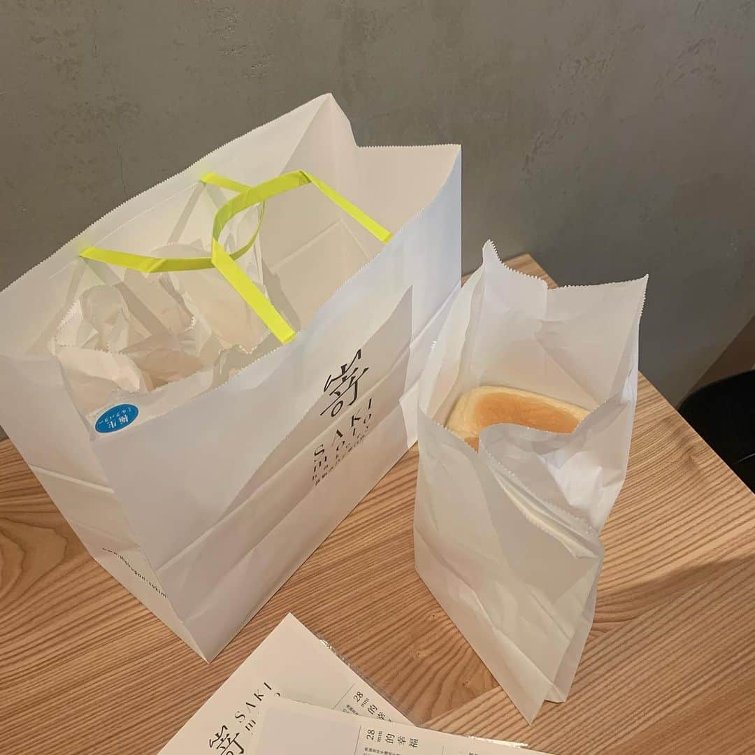 チャン・チュンニンのインスタグラム：「來自日本的  嵜本 SAKIMOTO BAKERY 到底多好吃 ？  #日本超人氣生吐司品牌 #嵜sakimotobakery @shokupan_sakimoto_tw」