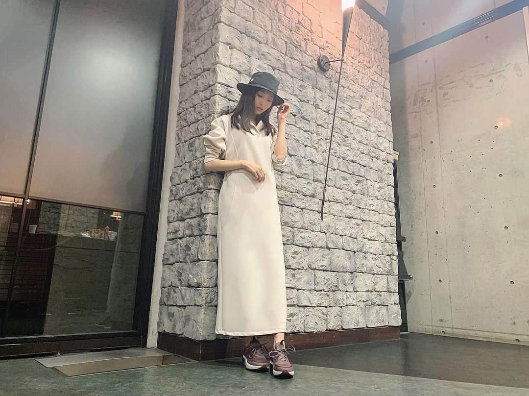 山口真帆さんのインスタグラム写真 - (山口真帆Instagram)「私服。﻿ ﻿ #NINE のフーディーワンピとても楽。﻿ ウエストも絞れるから好きです。﻿ ﻿  帽子 #OnitsukaTiger × #SNIDEL﻿ 靴　#emmi × #nike﻿ ﻿ ﻿ (自粛前の写真です)」5月8日 20時46分 - yamaguchimaho_official