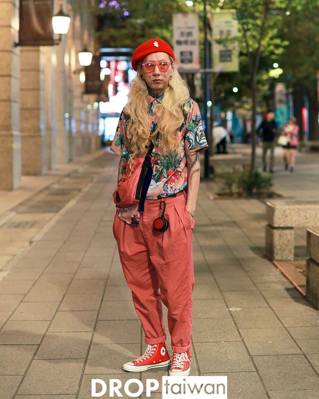 Droptokyoさんのインスタグラム写真 - (DroptokyoInstagram)「TAIWAN STREET STYLES @drop_taiwan  #streetstyle#droptokyo#taiwan#streetscene#streetfashion#streetwear#streetculture#fashion#hairstyle#台湾#taipei #街拍#時尚#東區#穿搭#街拍style #時尚穿搭#街頭攝影#台北#潮流#台灣 Photography: @keimons」5月8日 21時00分 - drop_tokyo