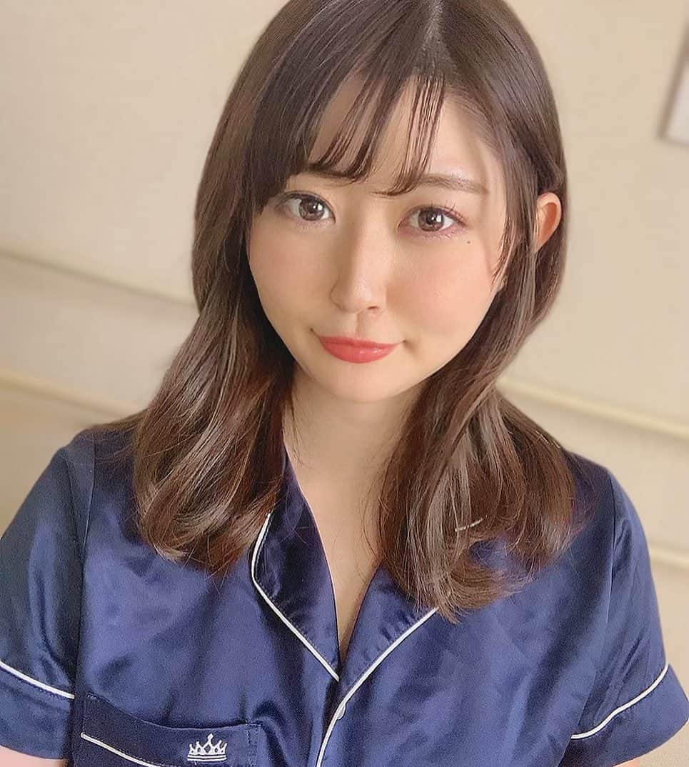 坂口莉果子のインスタグラム：「寝巻きリレー🏃‍♀️😴 玄田ちゃん(@mseiwa2017_kzm )からバトンが回ってきたので👩‍❤️‍👩 今日はトイストーリー3の放送日だ💓 ・ ・ ・ #コロナには寝巻きしか勝たん  #それでも地球を救っている  Next このハッシュタグをつけて もしよろしければ🙌🏻 @hikarabiwakame  @minah_sato  @julijuli9811  @uni_oishii  @hisapyon7dayo ・ ・ ・ #stayhome  #staysafe  #evenlikethis  #HERO #japan  #tokyo  #smile  #寝巻き  #パジャマ #リレー  #トイストーリー」