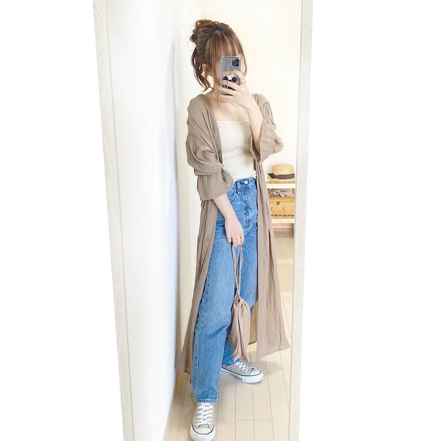 のインスタグラム：「ㅤㅤㅤㅤㅤㅤㅤㅤㅤㅤㅤㅤㅤ ㅤㅤㅤㅤㅤㅤㅤㅤㅤㅤㅤㅤㅤ ㅤㅤㅤㅤㅤㅤㅤㅤㅤㅤㅤㅤㅤ #ootd  2コーデ 👗💕 ㅤㅤㅤㅤㅤㅤㅤㅤㅤㅤㅤㅤㅤ @fifth_store の #楊柳シフォンガウンシャツワンピース  を使って おうちVer と 外に行くならVer とってみました☺️🧡！ ㅤㅤㅤㅤㅤㅤㅤㅤㅤㅤㅤㅤㅤ ㅤㅤㅤㅤㅤㅤㅤㅤㅤㅤㅤㅤㅤ お家でもおしゃれして楽しみます☺️( 笑 ) ㅤㅤㅤㅤㅤㅤㅤㅤㅤㅤㅤㅤㅤ ------------------------------------------ ❤︎ camisole : #Mayree ¥1980 ❤︎ one-piece : #fifth ¥5379 ❤︎ pants : #gu ¥1089 ❤︎ bag : #clea ¥4290 ㅤㅤㅤㅤㅤㅤㅤㅤㅤㅤㅤㅤㅤ ② ❤︎ camisole : 同じ ❤︎ one-piece : 同じ ❤︎ pants : #auntierosaholiday ¥3850 ------------------------------------------ ㅤㅤㅤㅤㅤㅤㅤㅤㅤㅤㅤㅤㅤ ㅤㅤㅤㅤㅤㅤㅤㅤㅤㅤㅤㅤㅤ 明日はヘアアレンジ動画載せます💕 前髪は失敗してしまいました😭💦 ㅤㅤㅤㅤㅤㅤㅤㅤㅤㅤㅤㅤㅤ ㅤㅤㅤㅤㅤㅤㅤㅤㅤㅤㅤㅤㅤ 今からトイストーリー🤭💓 美女と野獣 と同じくらいすき🥰！ ㅤㅤㅤㅤㅤㅤㅤㅤㅤㅤㅤㅤㅤ ㅤㅤㅤㅤㅤㅤㅤㅤㅤㅤㅤㅤㅤ #低身長コーデ#着回しコーデ#ワンピースコーデ#fifthtl#フィフス#カジュアル#春コーデ#おうちコーデ#おうちファッション#ガウン #harucd ㅤㅤㅤㅤㅤㅤㅤㅤㅤㅤㅤㅤㅤ」