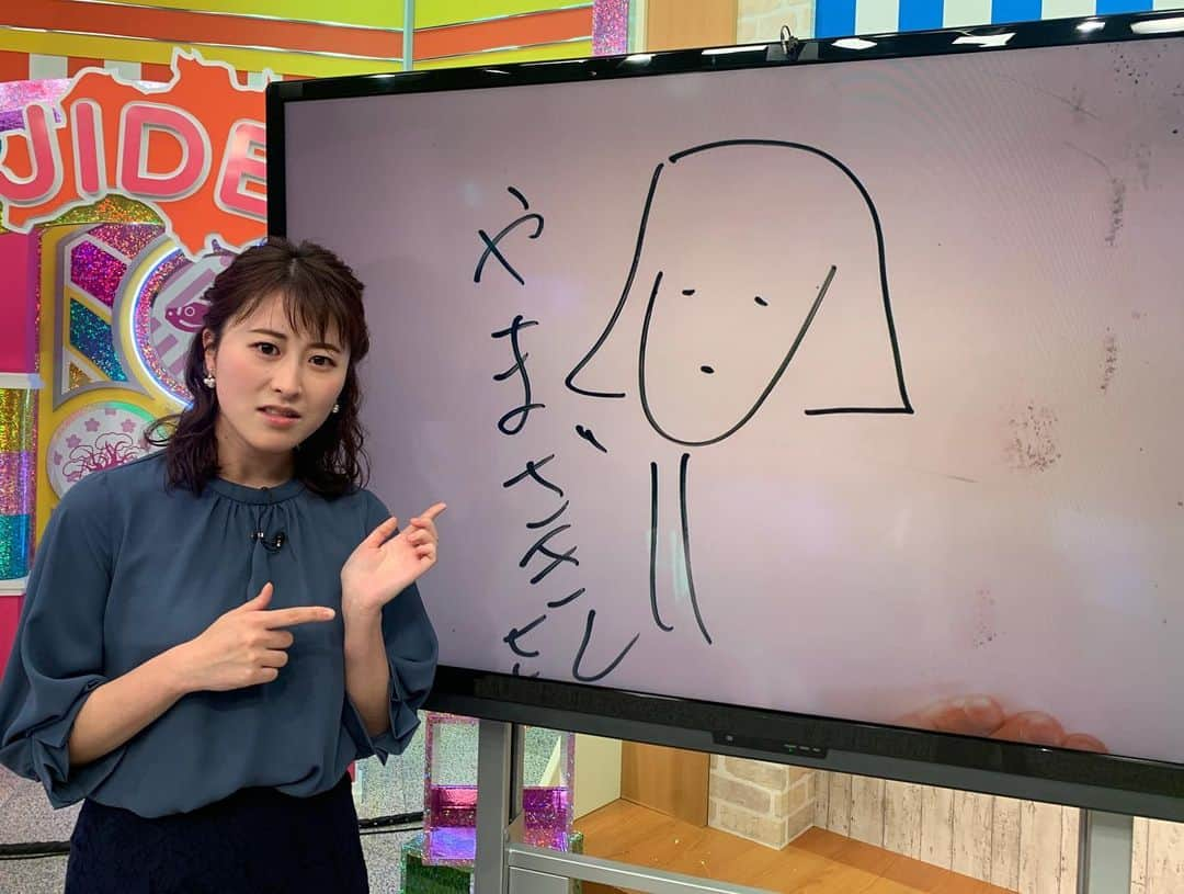 山崎聡子さんのインスタグラム写真 - (山崎聡子Instagram)「今週もヨジデスをご覧くださった方、 ありがとうございました📺💓 ﻿ 放送前に中村さんが描いてくださったわたし。﻿ に、似てますか…？？😒笑﻿ ﻿ #お絵かきクイズ ﻿ #似顔絵﻿ #ぺんぎんナッツ﻿ #中村陽介 さん﻿ @yousuke921  #スタジオで並べる日が待ち遠しい﻿ #ヨジデス﻿ #kfb #福島放送」5月8日 21時36分 - 310puu