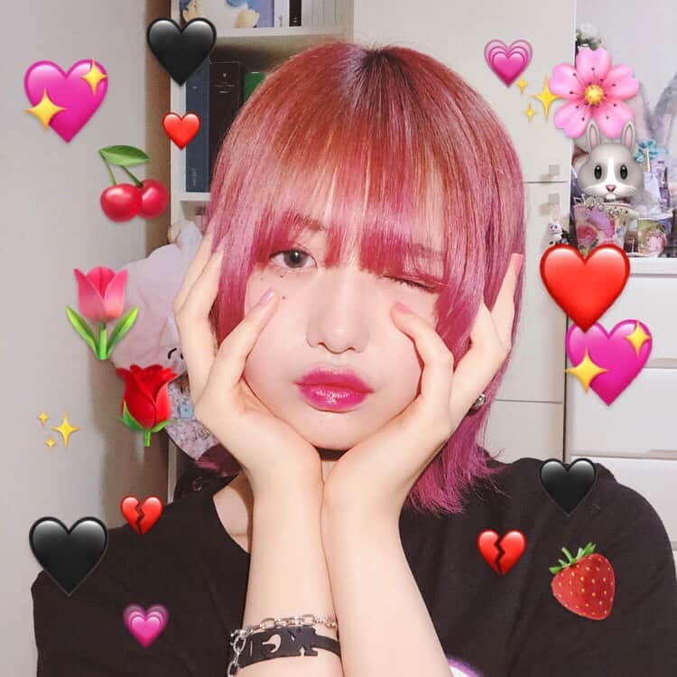 月雲ねるのインスタグラム：「💖 💗 💖 💗  #daily #selfie #haircolor #hair #pink #pinkhair #데일리 #셀카 #셀스타그램 #셀피 #머리 #헤어 #헤어컬러 #헤어스타일 #핑크 #핑크머리 #얼스타그램 #얼짱 #ヘアカラー #ピンクヘアー #ピンク #髪型 #髪色」