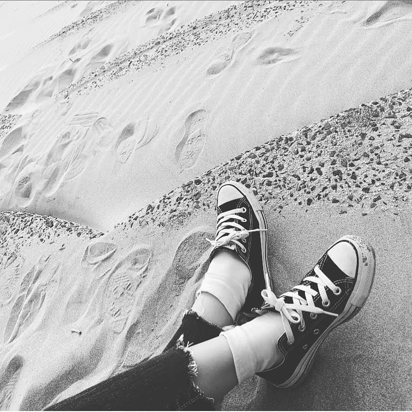 hannaさんのインスタグラム写真 - (hannaInstagram)「👧#娘 🐚#sea #converse」5月8日 21時50分 - hannaa0306