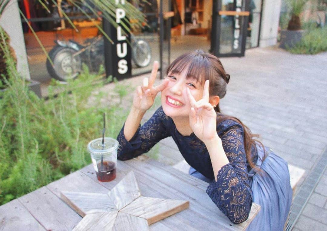 荻野可鈴さんのインスタグラム写真 - (荻野可鈴Instagram)「、 そういえばもう５月になってたね☕️ #もう８日なことに驚き #梅雨ちゃんできるだけ待っててね #雷結構怖いからやめてほしい #アイスコーヒーの似合う季節 #だがずっと家の中 #おいしいコーヒーはもうちょっと我慢 #我慢したらもっと美味しく感じるかも #ブラックコーヒー飲めるのは大人 #って意識してる間は子供👶？」5月8日 21時51分 - karin_ogino