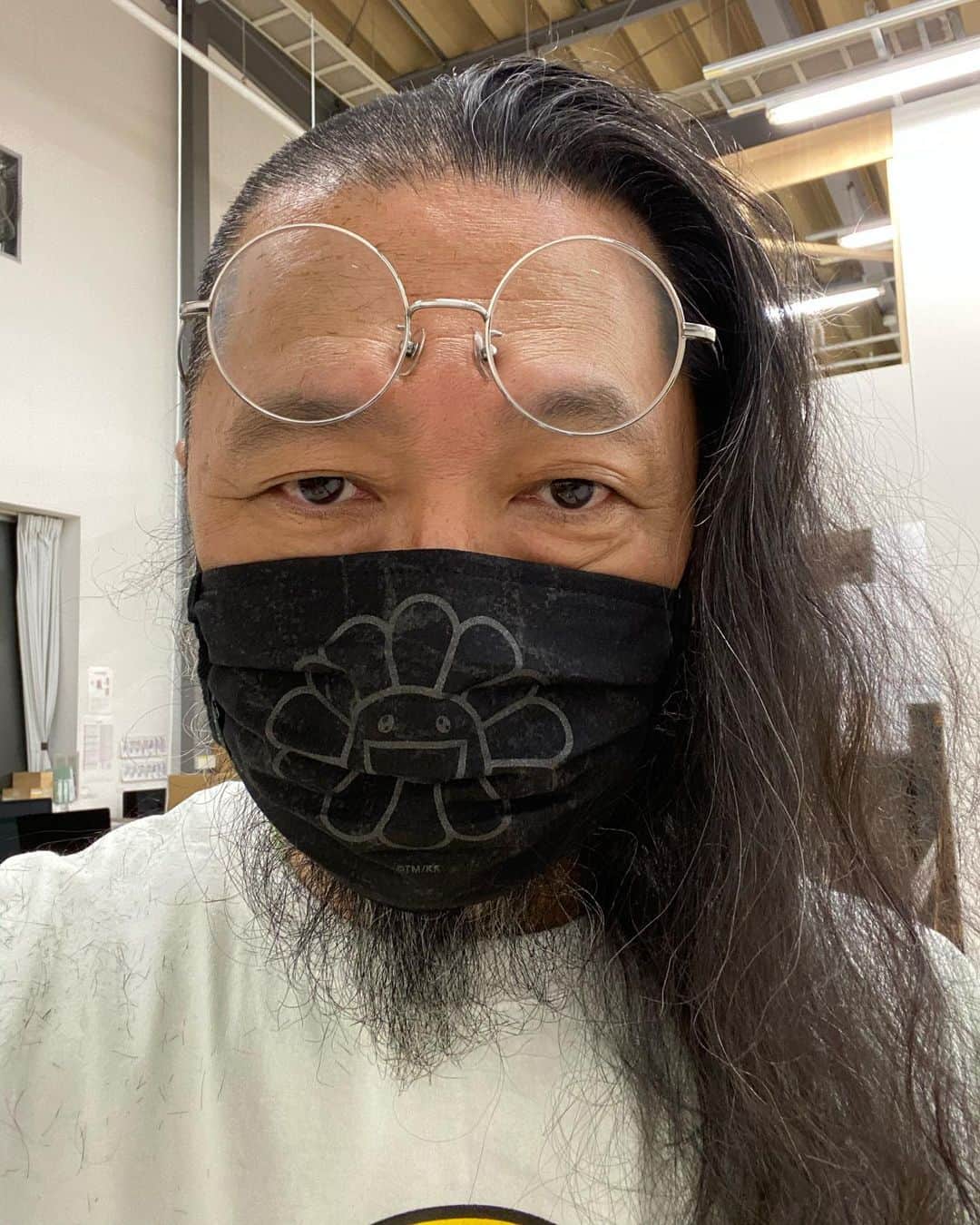 村上隆さんのインスタグラム写真 - (村上隆Instagram)「CUT HAIR HALF」5月8日 21時53分 - takashipom