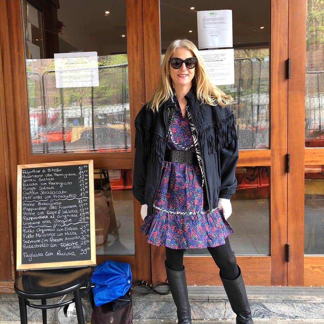 ナネットレポーのインスタグラム：「Just took a stroll to @barpitti_official in my Flyin’ High  Dress #onsale #eatpasta #staysafe #iwaswearingamaskdontworry」