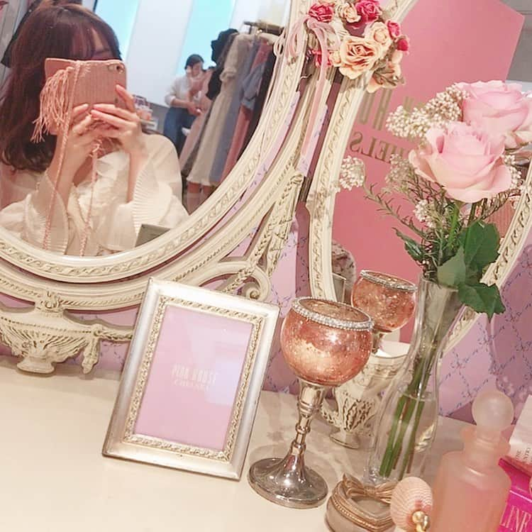 平松可奈子さんのインスタグラム写真 - (平松可奈子Instagram)「YouTube更新しました♡ すっぴんからフルメイクを 紹介しています✨ YouTubeではコメ返もしてるので ぜひ…🥰💕 . #かなかなvlog #youtube #メイク　#毎日メイク」5月8日 22時41分 - 11kanaco14