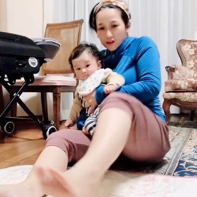 世手子さんのインスタグラム写真 - (世手子Instagram)「I posed an animal yoga with my son🐮 Challenge the pose of the cow's face(*´∇｀*) See the video for more🎥 Have a nice stay home(*'▽'*)🏠 https://amchannel.top/videos/RK4n2RRyWLKLAeVg4cni 今日も一日お疲れ様(〃ω〃) Amazing MEIJIN Channelで #アニマルヨガ やってみたょ(^_^*) #牛の顔のポーズ (*ﾟ∀ﾟ*) #生後5ヶ月 の我が子とチャレンジ(*´Д｀*) やっぱ 右が凝ってるから大変w 詳しくは動画をみてね(๑╹ω╹๑ ) まだまだ #stayhome 続きますがノンストレスでいきましょ(°▽°) 素敵な日曜日をお過ごし下さい(^_−)−☆ #meijin #名人 #すごい動画 #アメイジングメイジン  #amazingmeijin  #amazingmeijinchannel  #ヨガのある暮らし  #ヨガのある生活  #ヨガのポーズ  #ヨガ #ヨガポーズ #ヨガウェア  #ヨガのある暮らし #ヨガ好きな人と繋がりたい  #ヨガジョ  #ヨガのある生活  #ベビーヨガ  #ヨガ好き  #ヨガライフ  #ヨガ大好き #ヨガ動画  #ヨガ女子  #赤ちゃんのいる生活  #あかちゃんのいる生活  #赤ちゃんのいる暮らし  #生後5ヶ月男の子  #5months  #ekalosangeles」5月8日 22時36分 - rojide