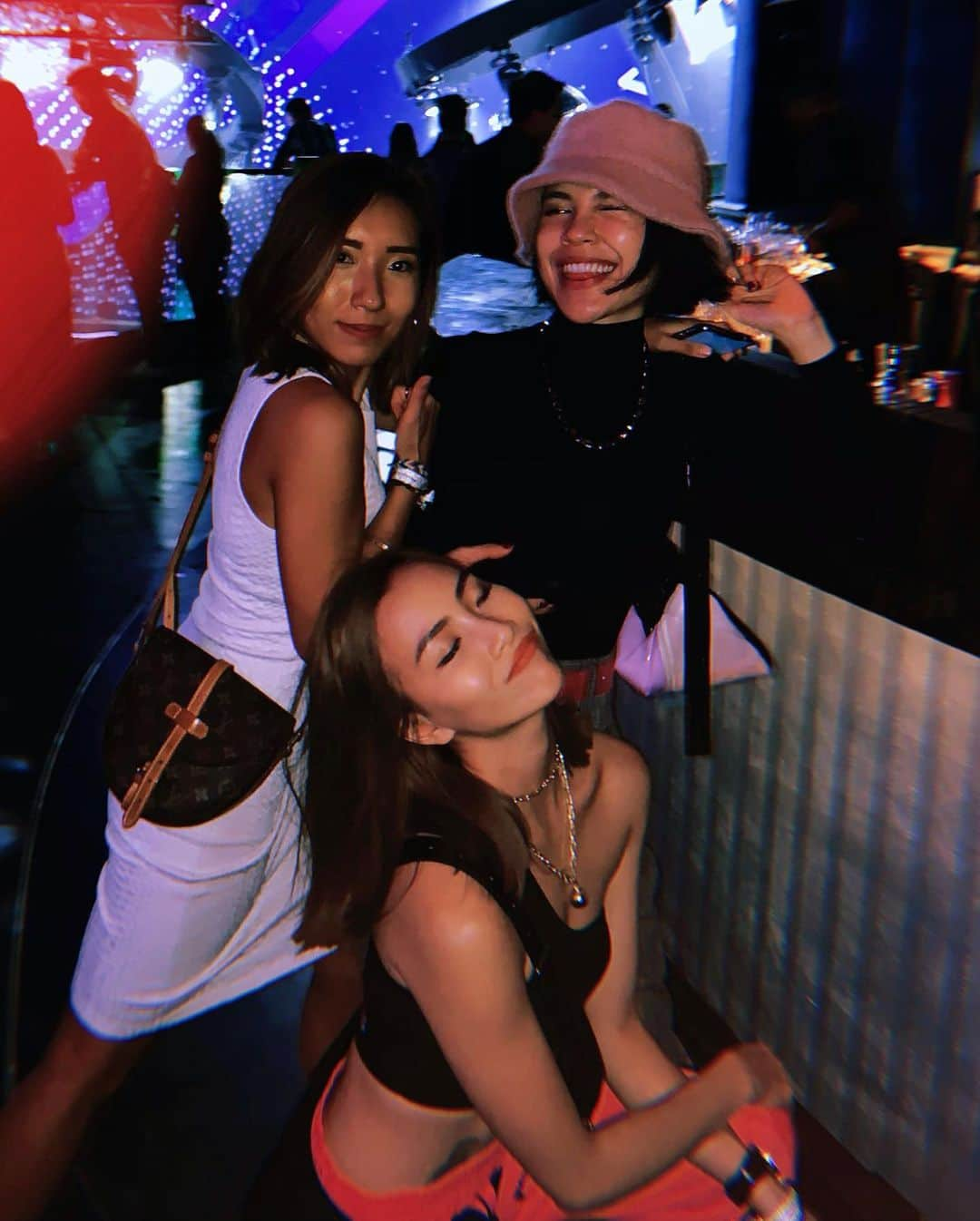 ソニアさんのインスタグラム写真 - (ソニアInstagram)「#DearMarqueeSG, it’s Friday night.  The crazy party girl in me can’t wait to drop some (terrible) moves on the dance floor again and just feel the energy and music till the A.M! But this little break is necessary, and what they say is true... distance does make the heart grow fonder! See you again real soon xx Love, Sonzz 🦋 @MarqueeSingapore #MarqueeSingapore」5月8日 22時48分 - soniachew