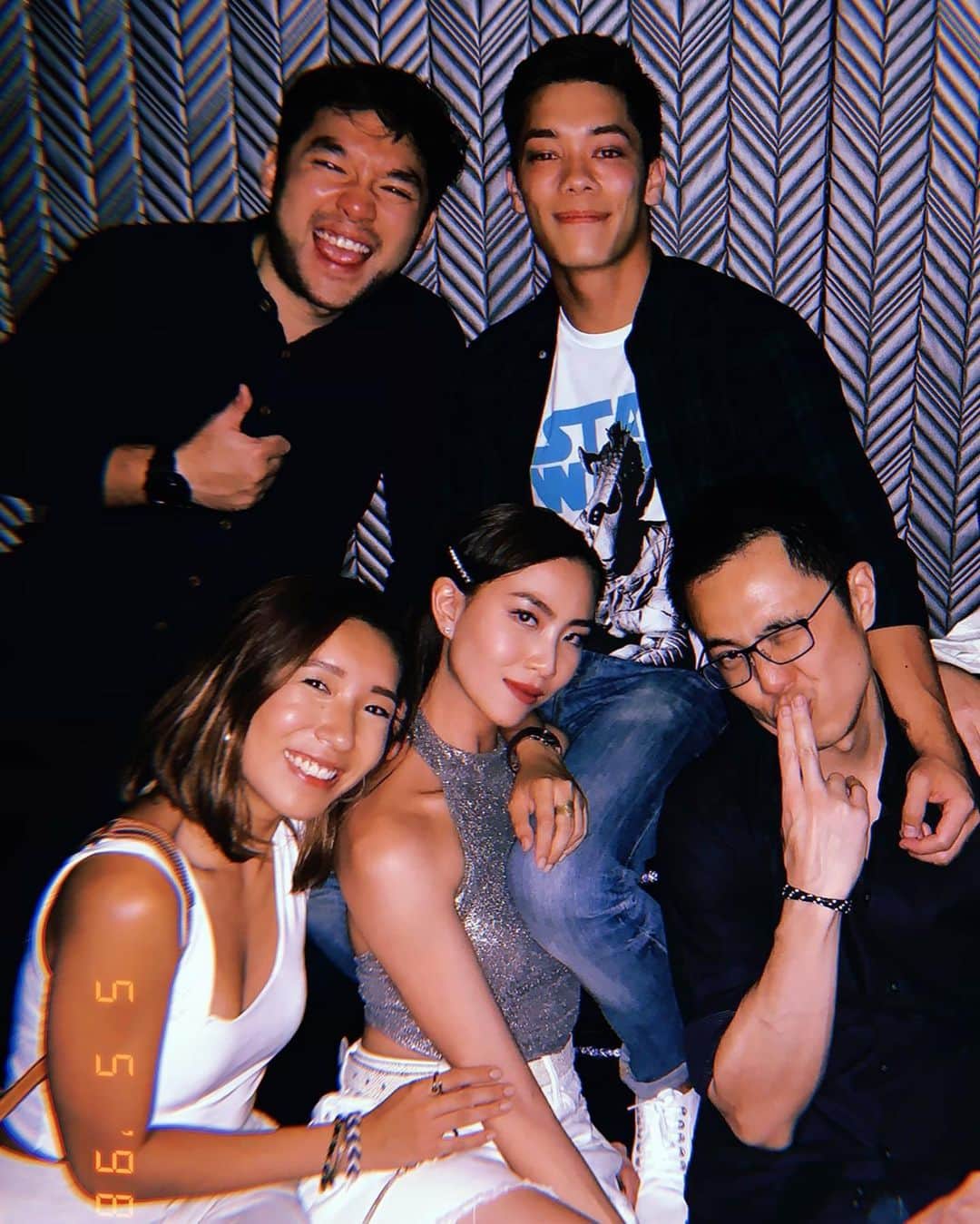 ソニアのインスタグラム：「#DearMarqueeSG, it’s Friday night.  The crazy party girl in me can’t wait to drop some (terrible) moves on the dance floor again and just feel the energy and music till the A.M! But this little break is necessary, and what they say is true... distance does make the heart grow fonder! See you again real soon xx Love, Sonzz 🦋 @MarqueeSingapore #MarqueeSingapore」