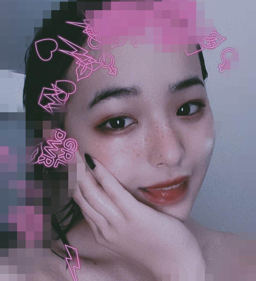野口花鈴のインスタグラム：「洗顔！！ 下は一応着てます。」