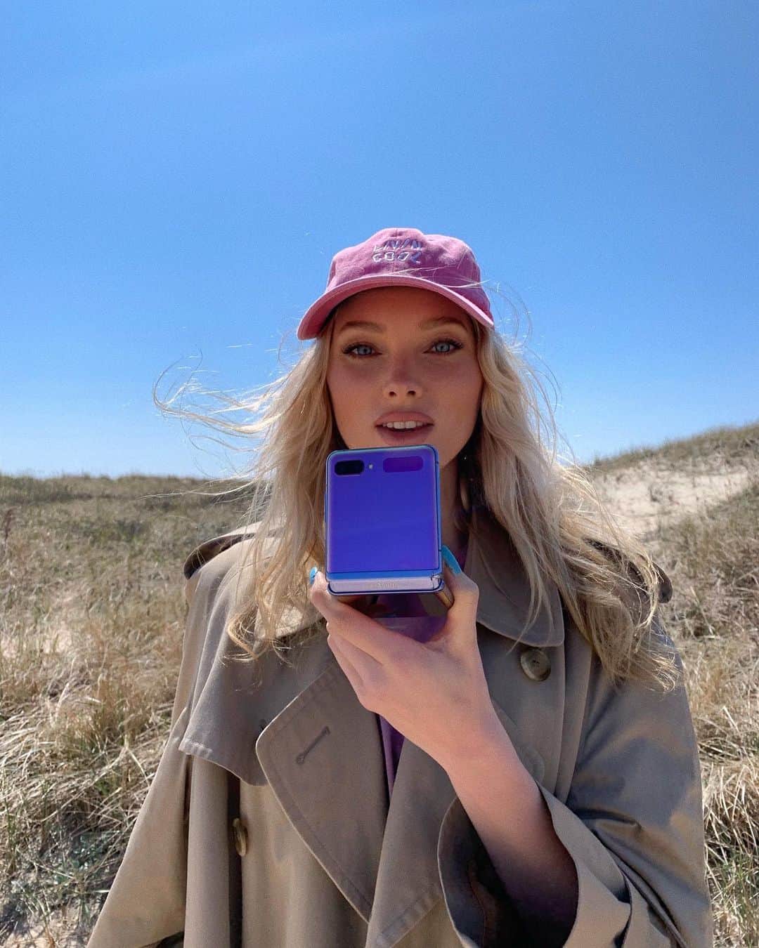 エルザ・ホスクさんのインスタグラム写真 - (エルザ・ホスクInstagram)「A day trying out my new Samsung Galaxy Z Flip💕💕💕」5月8日 23時00分 - hoskelsa