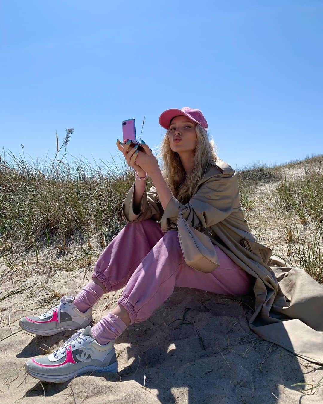 エルザ・ホスクさんのインスタグラム写真 - (エルザ・ホスクInstagram)「A day trying out my new Samsung Galaxy Z Flip💕💕💕」5月8日 23時00分 - hoskelsa