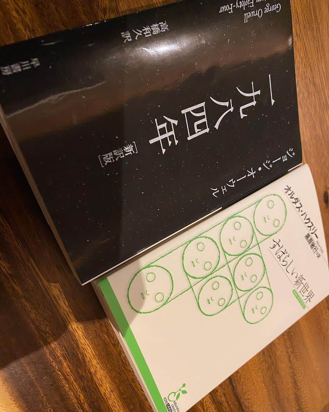 窪塚洋介さんのインスタグラム写真 - (窪塚洋介Instagram)「New products have been added to "HATCH" online shop of which I'm one of the curators.  These two items are also "good for the body, good for the mind, good for the earth". Check out the high quality CBD oil and magnesium laundry products. And my recommend books... * I'm just introducing them and not making any profit from HATCH.」5月8日 23時08分 - yosuke_kubozuka