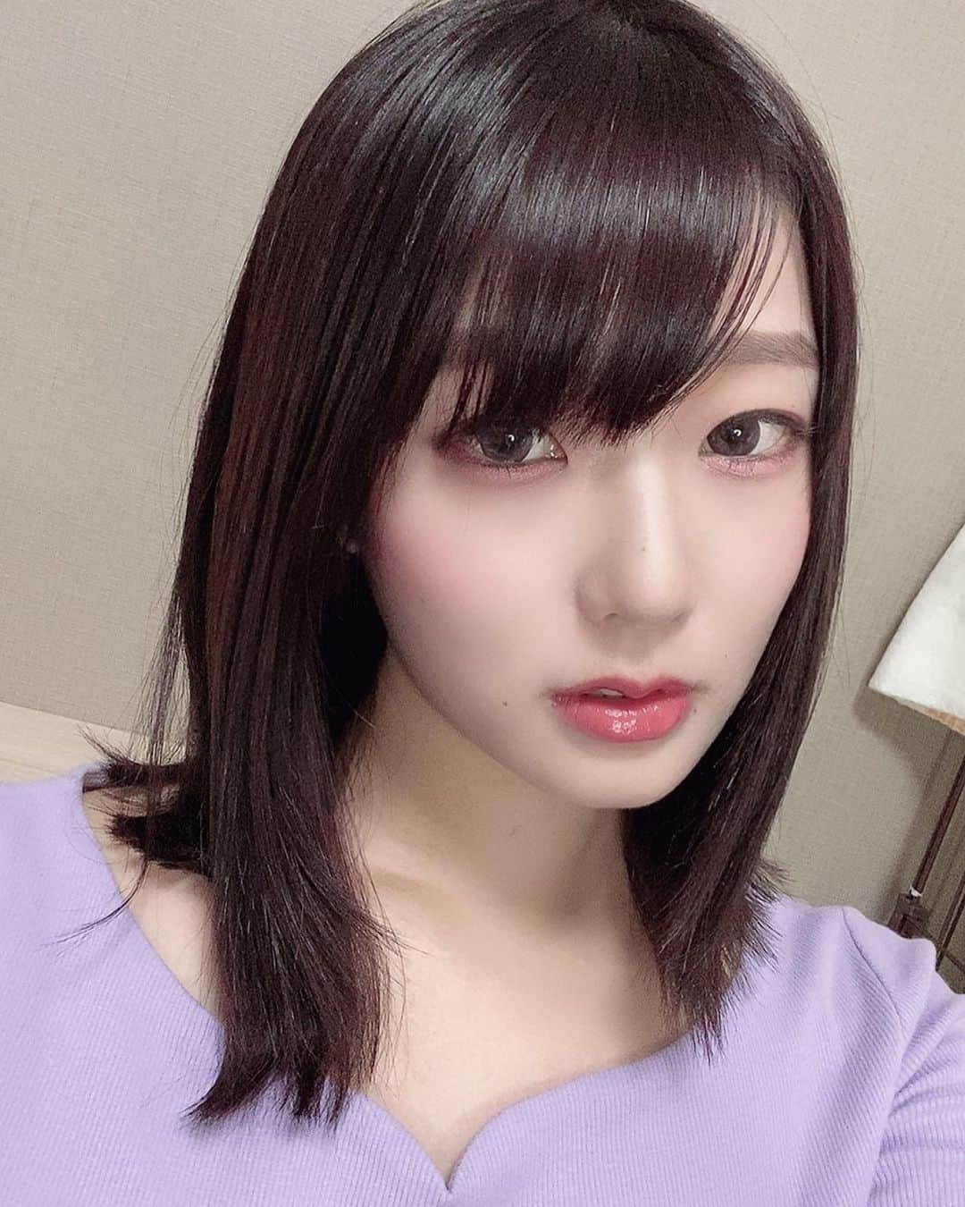 豊田さやかさんのインスタグラム写真 - (豊田さやかInstagram)「TikTokで黒髪にしてほしいとの声が沢山あったので、髪の毛だいぶ暗くしてみました！  どうですか？  #黒髪 #黒髪女子 #TikTok #tiktoker #豊田さやか #おとよ #関西 #タレント #モデル #グラビア #アイドル #グラビアアイドル #競馬 #リポーター #フォローミー #followme」5月8日 23時13分 - toyosaya1230