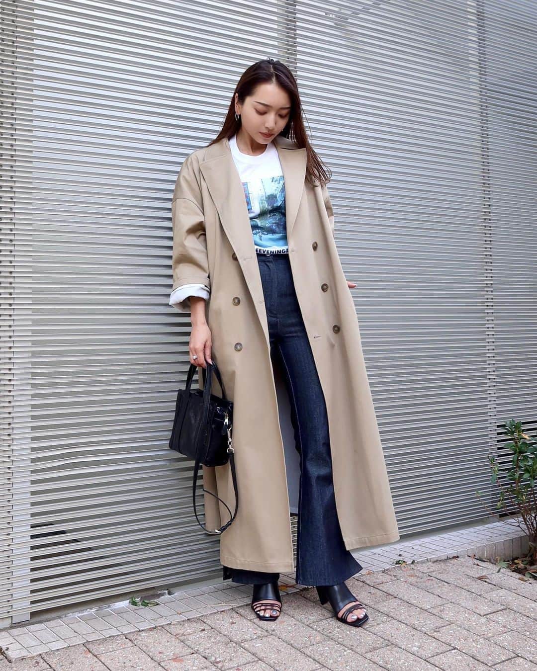 かんだまのインスタグラム：「ちょっと私の話聞いてくれますか？(°_°) このお気に入りでたくさん履いてたスタミキのフレアデニム👖 元々デニムのサイズは、ちょっとキツいくらいが好きなんだけど、これはストレッチが効いてるわけじゃないから、ちとお尻に負荷をかけすぎたみたいなのね。  お尻の割れ目、裂けかけて白くなっちゃってたww インディゴだからめっちゃ目立つww いつからだろう。恥ずかしいw 皆さんならどうする？🤔笑」