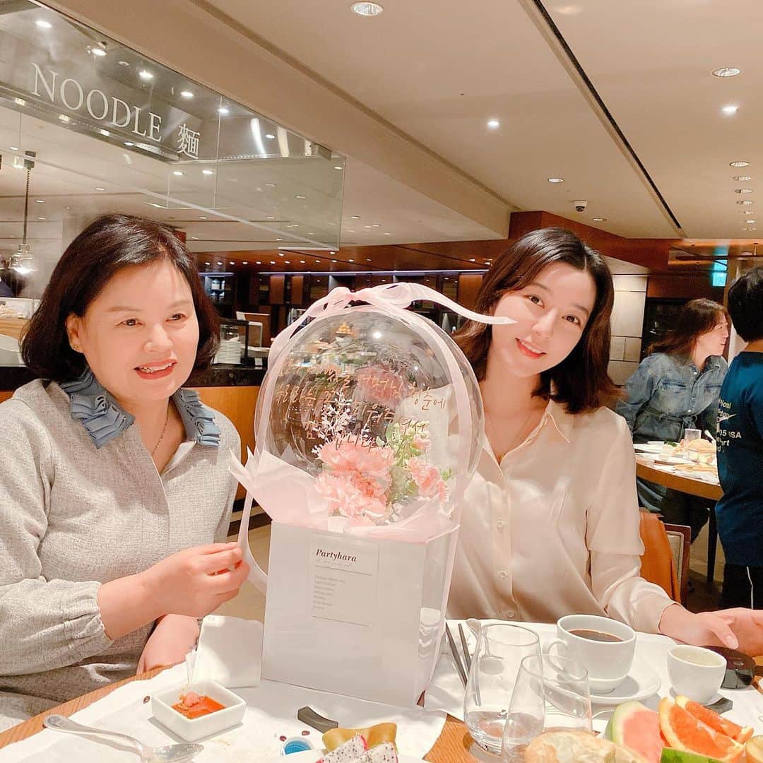 チェ・ユンソのインスタグラム：「#어버이날🌸」