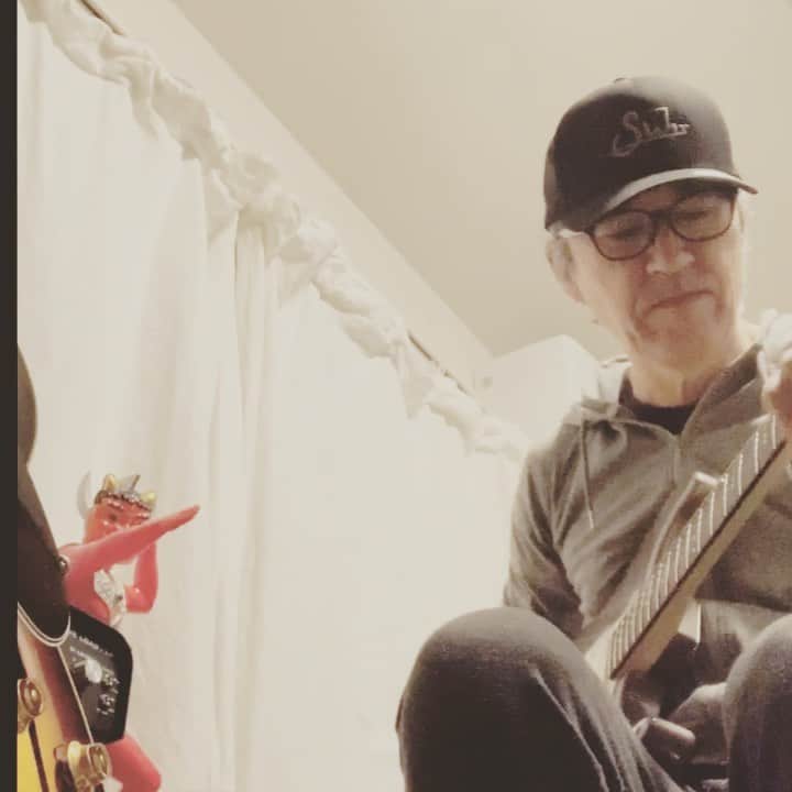 増崎孝司のインスタグラム：「約10年振りにPUをEMGに換えてみたついでにDimension New Album”31”から”Loop”弾いてみた。 昔と印象が違うのは弾き手側の意識の違い？強弱はしっかりつけられる😌 #emgpickups  #slvx #dimensionjazz」