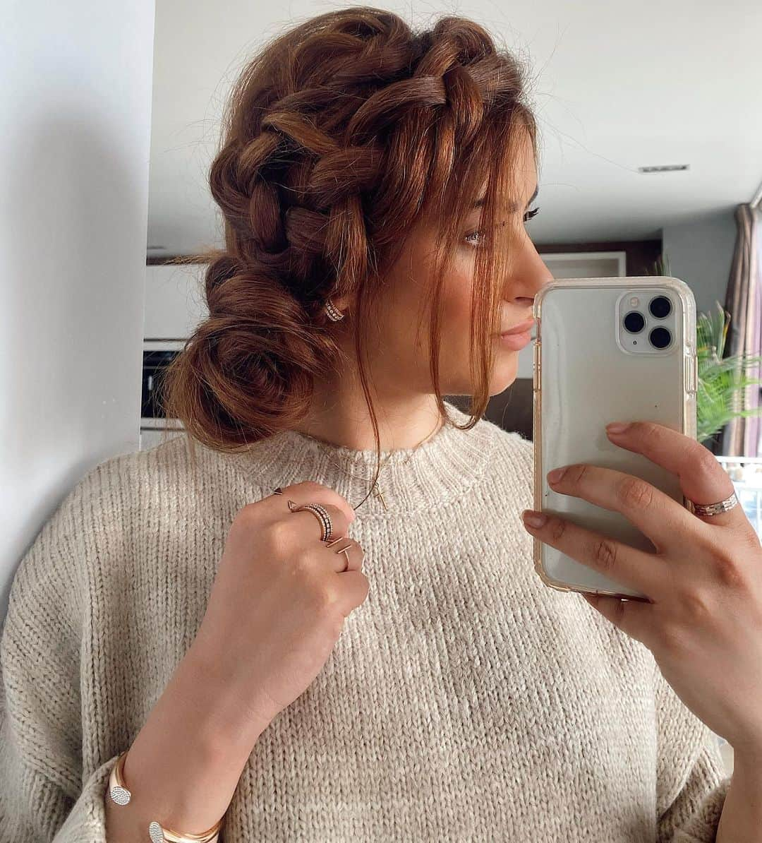 Sarah Angiusさんのインスタグラム写真 - (Sarah AngiusInstagram)「Buns and braids go so well together! Too romantic🤍 #timeless #updo #braidstyles #sarahangius」5月8日 23時53分 - sarahangius