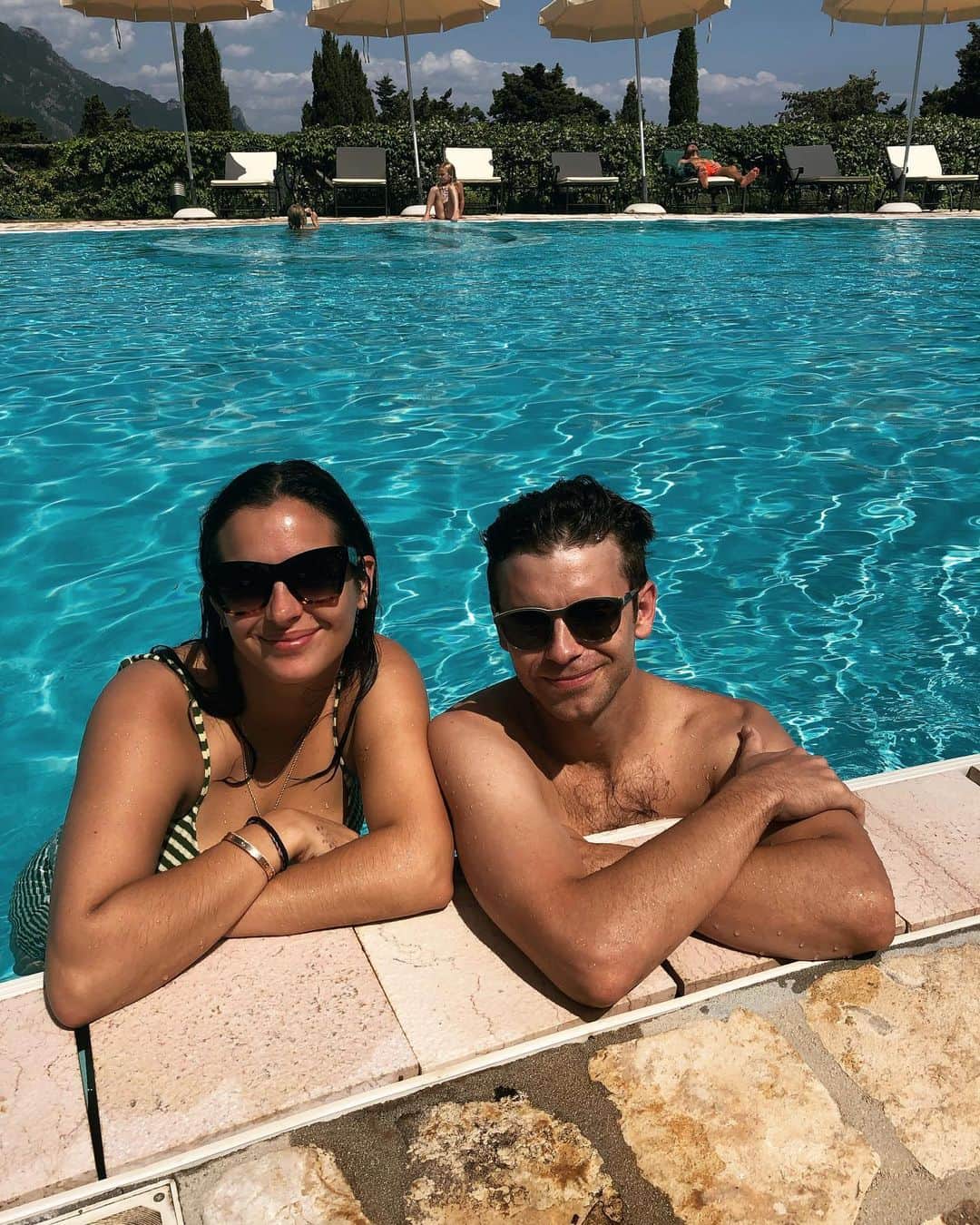 のインスタグラム：「Happy Birthday to my sweet brother @willmasterson 🥰🥂🍰」