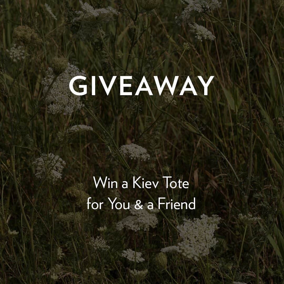 ウォントのインスタグラム：「GIVEAWAY CLOSED | WIN A KIEV TOTE FOR YOU & A FRIEND Treat someone you're thinking of! Tag a friend in the comments below and you'll be entered in a random draw to each win the Kiev tote in Burlap.* The contest runs from Friday, May 8 to Monday, May 11. We will announce the winner on Instagram on Tuesday, May 12. *You'll both need to like this post and follow @wantlesessentiels to enter the giveaway. - Inspired by the unity of design and nature, this season's hero silhouette is the essence of purposeful, practical and simplistic beauty. Crafted from a lightweight-yet-durable cotton linen blend, the Kiev features a uniquely layered exterior pockets in a slim and streamlined form.  #wantlesessentiels #giveaway」