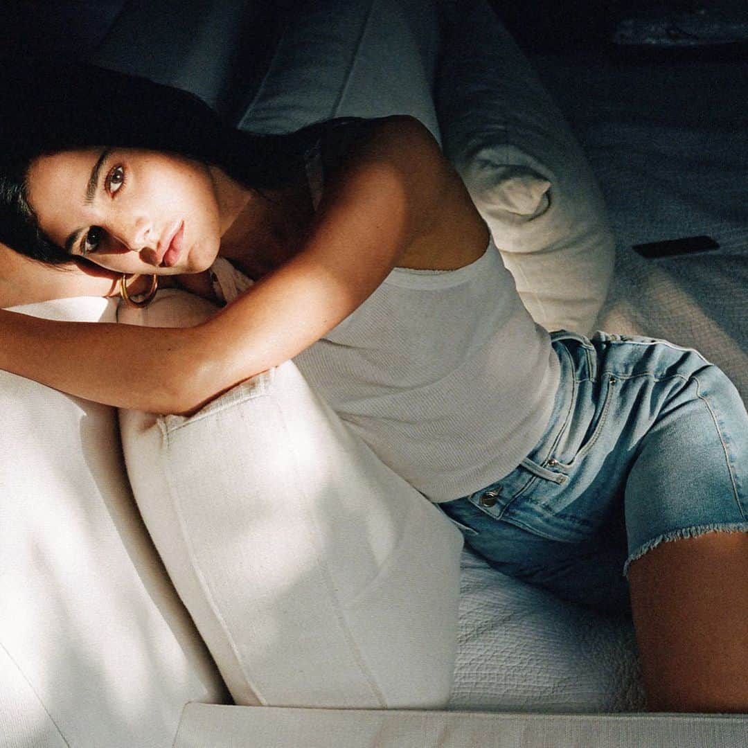 ローレン・ペルツのインスタグラム：「Feels like sweats...but I look better @goodamerican」
