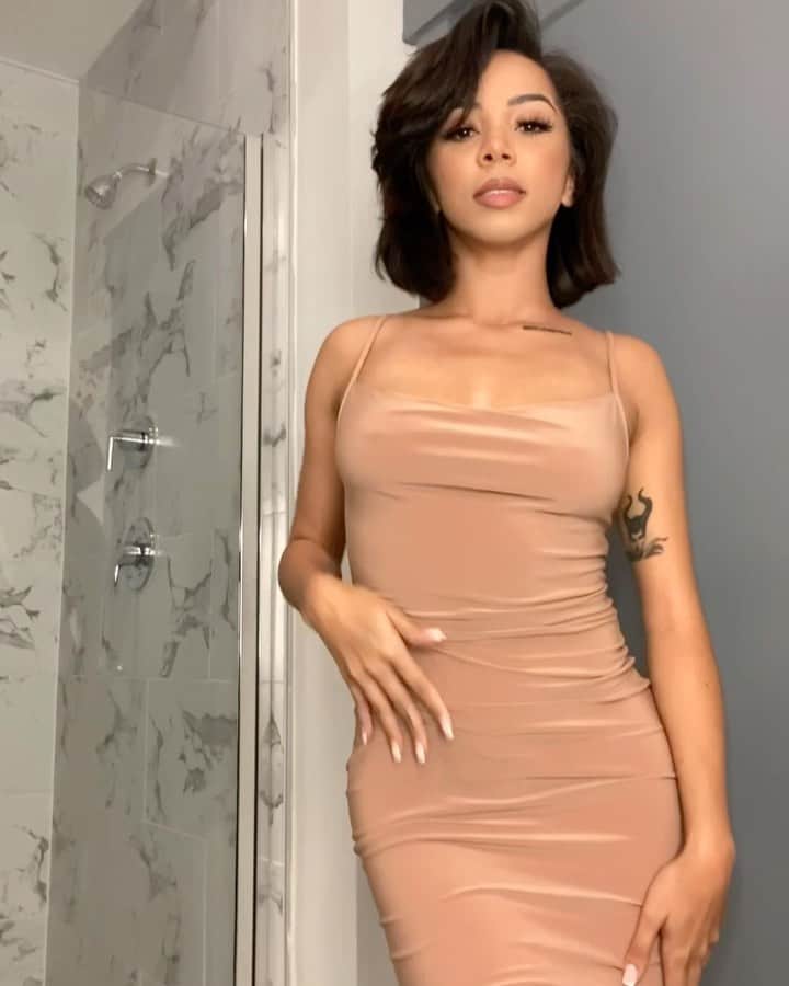 Brittany Rennerのインスタグラム：「Act like you know  Outfit: @fashionnova fashionnovapartner」