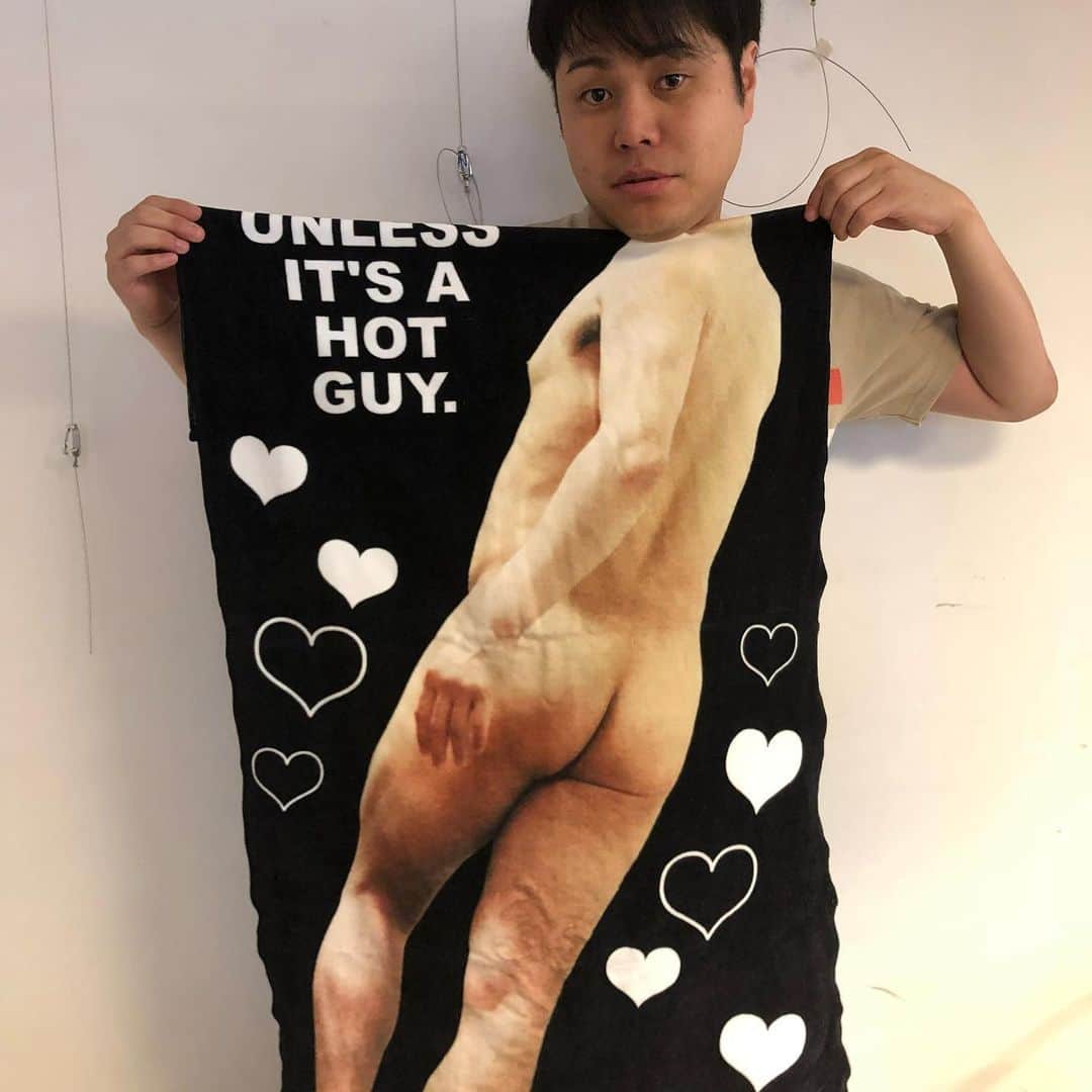井上裕介のインスタグラム：「おはようございます☀ ５月の３１日に笑われたいバカ^_^ 未来で笑われたいバカ^_^  あと２２日！！ ６月には、少しでも状況が良くなってますように。  #うちで過ごそう  #未来で笑おう」