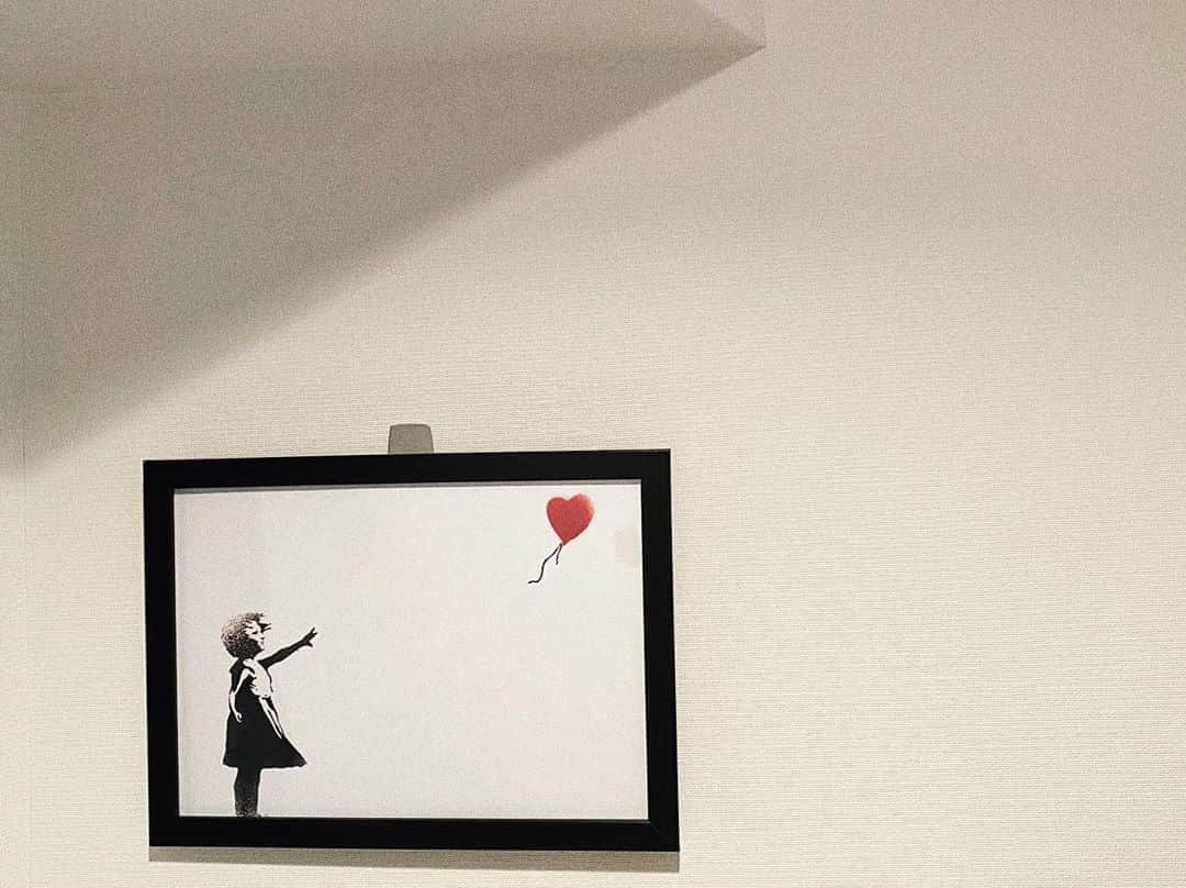 のインスタグラム：「🎈 #stayhome #myentrance #banksy」