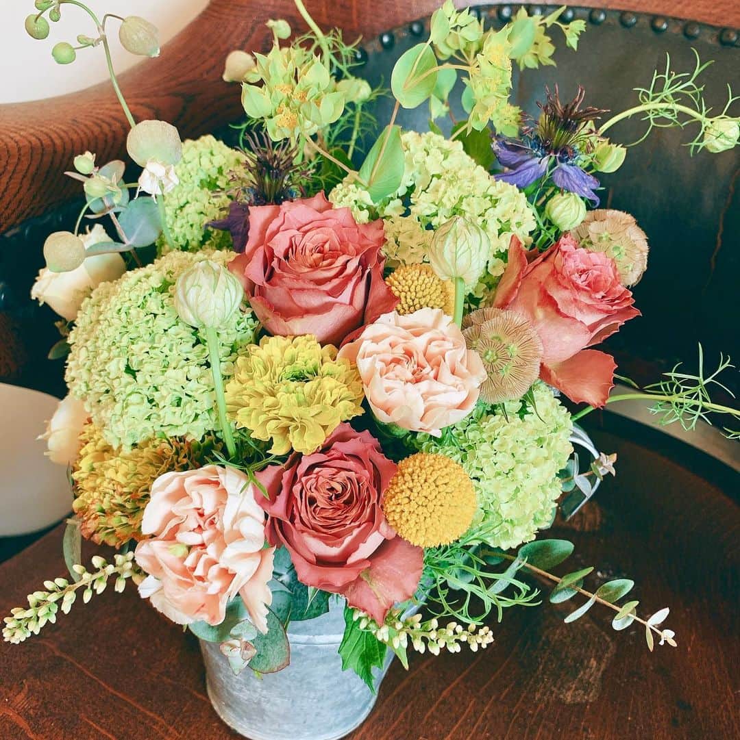 小林ひろ美さんのインスタグラム写真 - (小林ひろ美Instagram)「一日早いですが…😚 母の日おめでとうございます💐 ※ #happymothersday  #mothersday  #flowerarrangement  #母の日 #いつもありがとう #全てのお母さんに伝えたい」5月9日 12時19分 - hiromi_kobayashi__