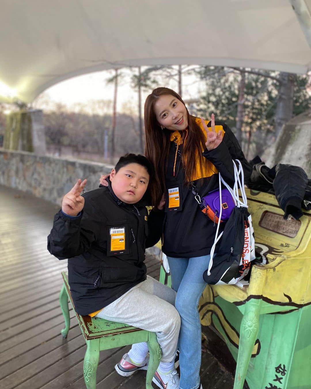 オ・ユナさんのインスタグラム写真 - (オ・ユナInstagram)「💜요즘 민이랑 #커플룩 #코닥어패럴 ~영미언니 감사뿅!!!💜😍😂」5月9日 12時46分 - ya9579